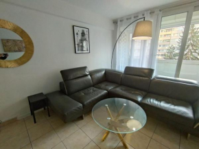 5 mn 450m walk Metro La Defense, 3 bedrooms